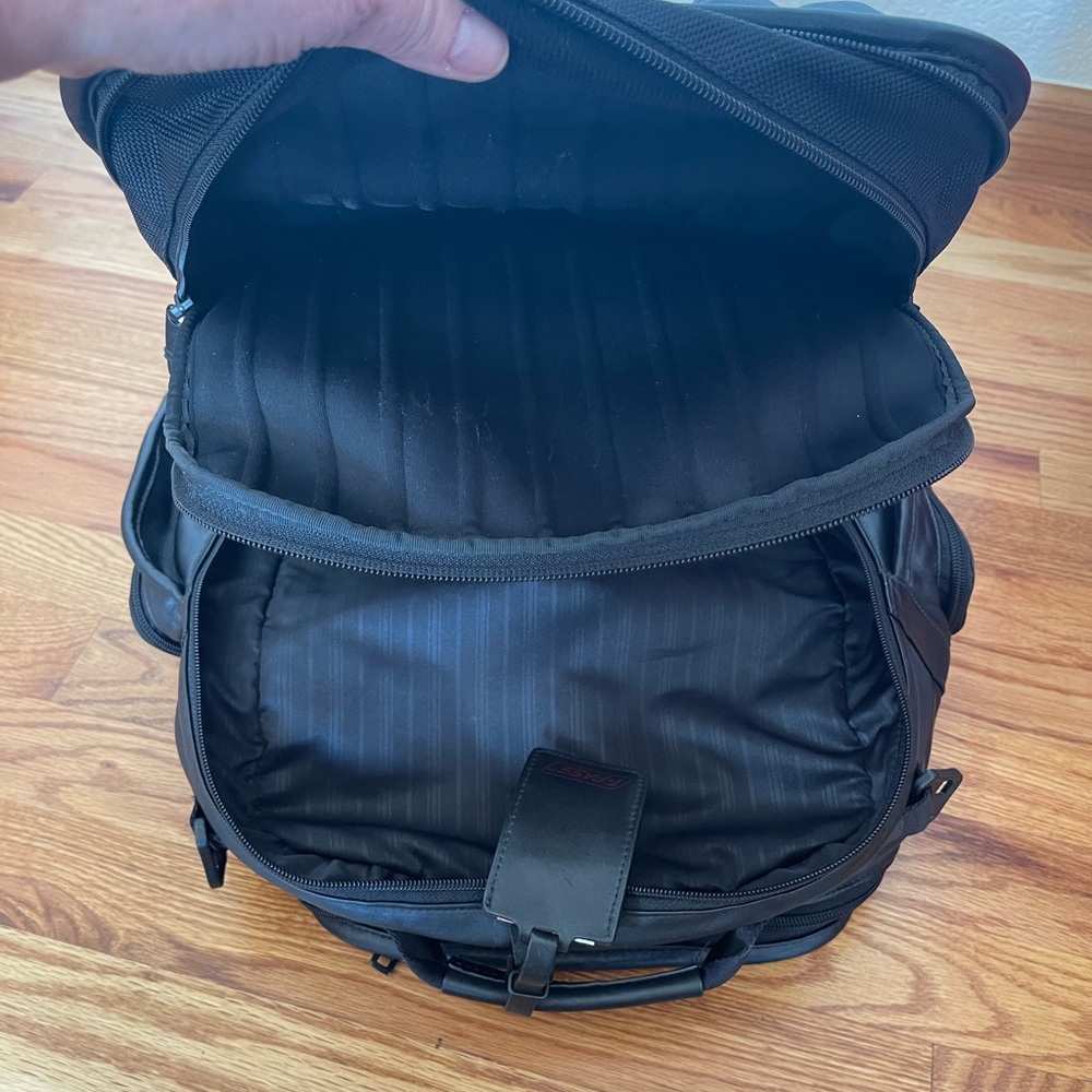 Tumi Computer Backpack. - Picture 3 of 10